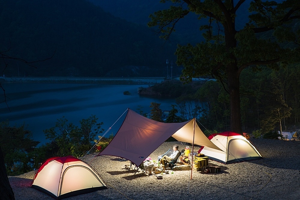 Camping After Dark: Our Tips for Choosing the Right Camping Lights