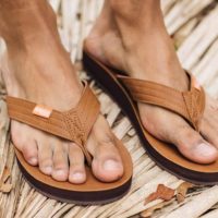 mens comfortable flip flops